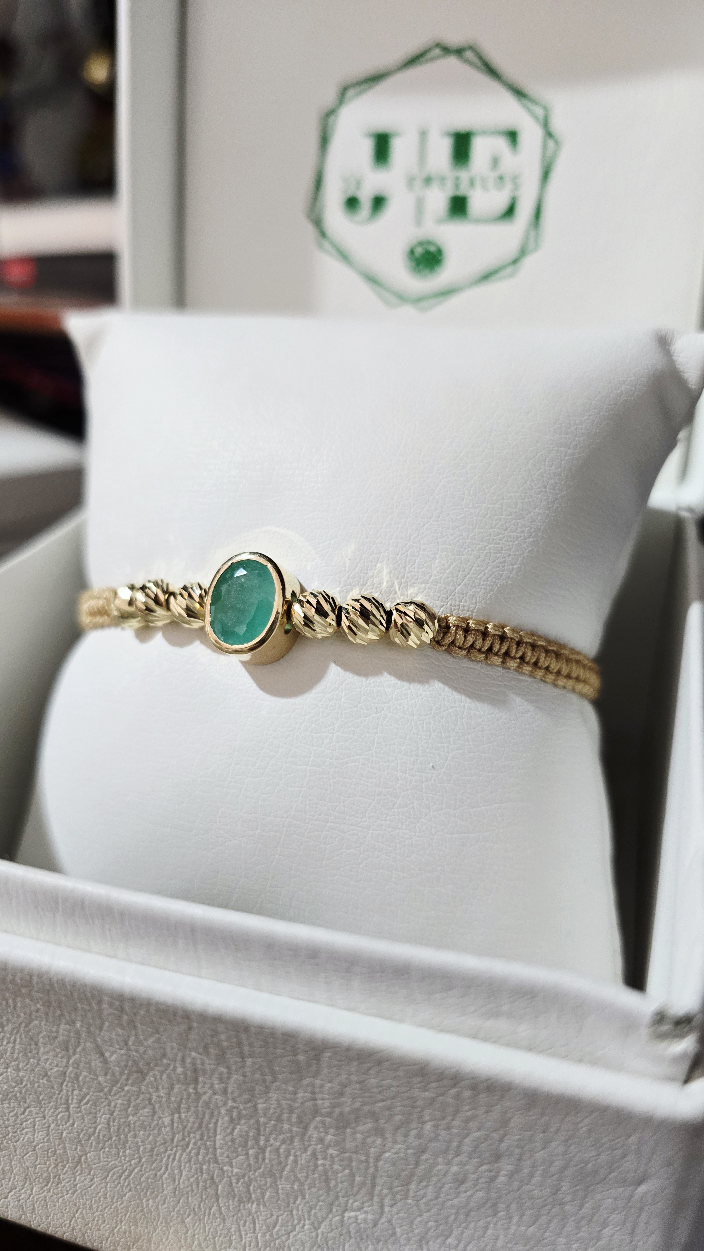 Pulsera Tejida Oro 18k con Esmeralda.