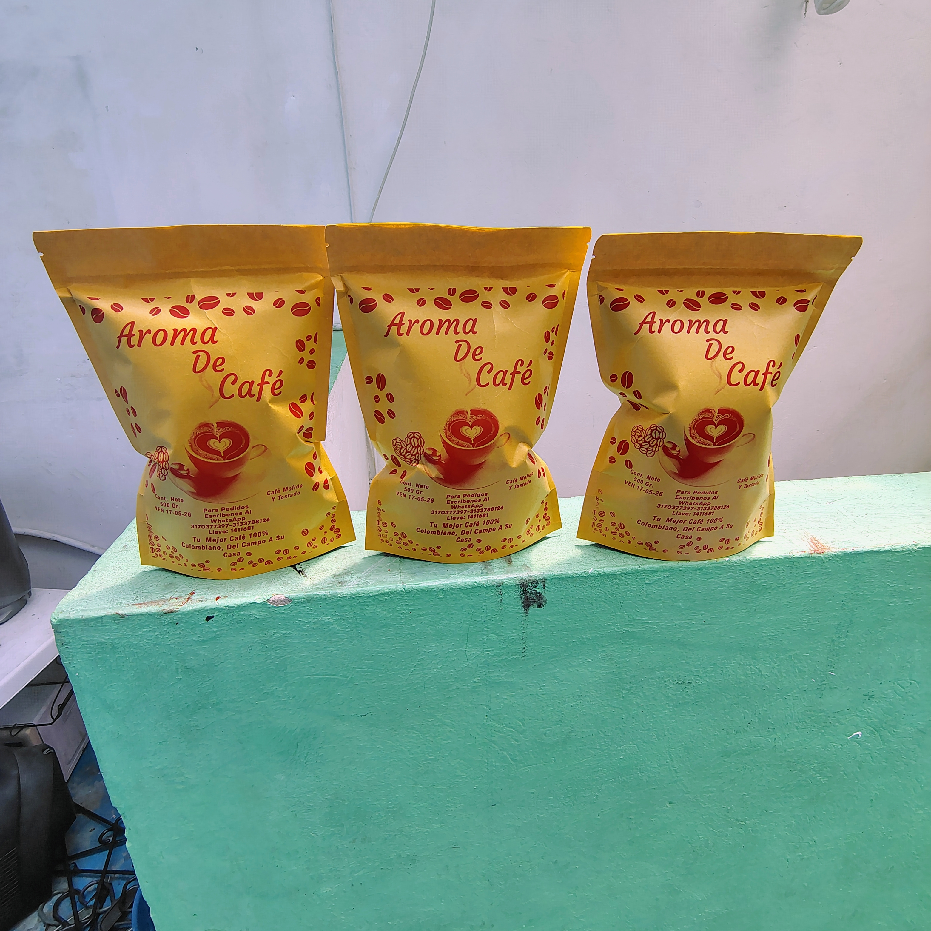 Se vende café molido o en granos.