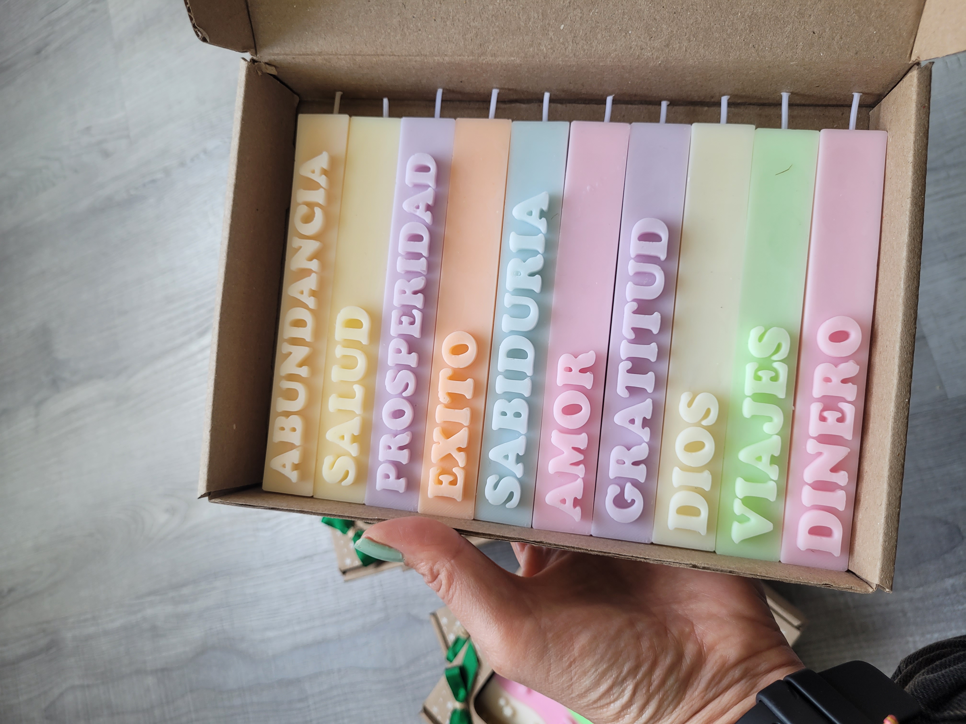 Caja de velas de Colores con esencias para noche de velitas