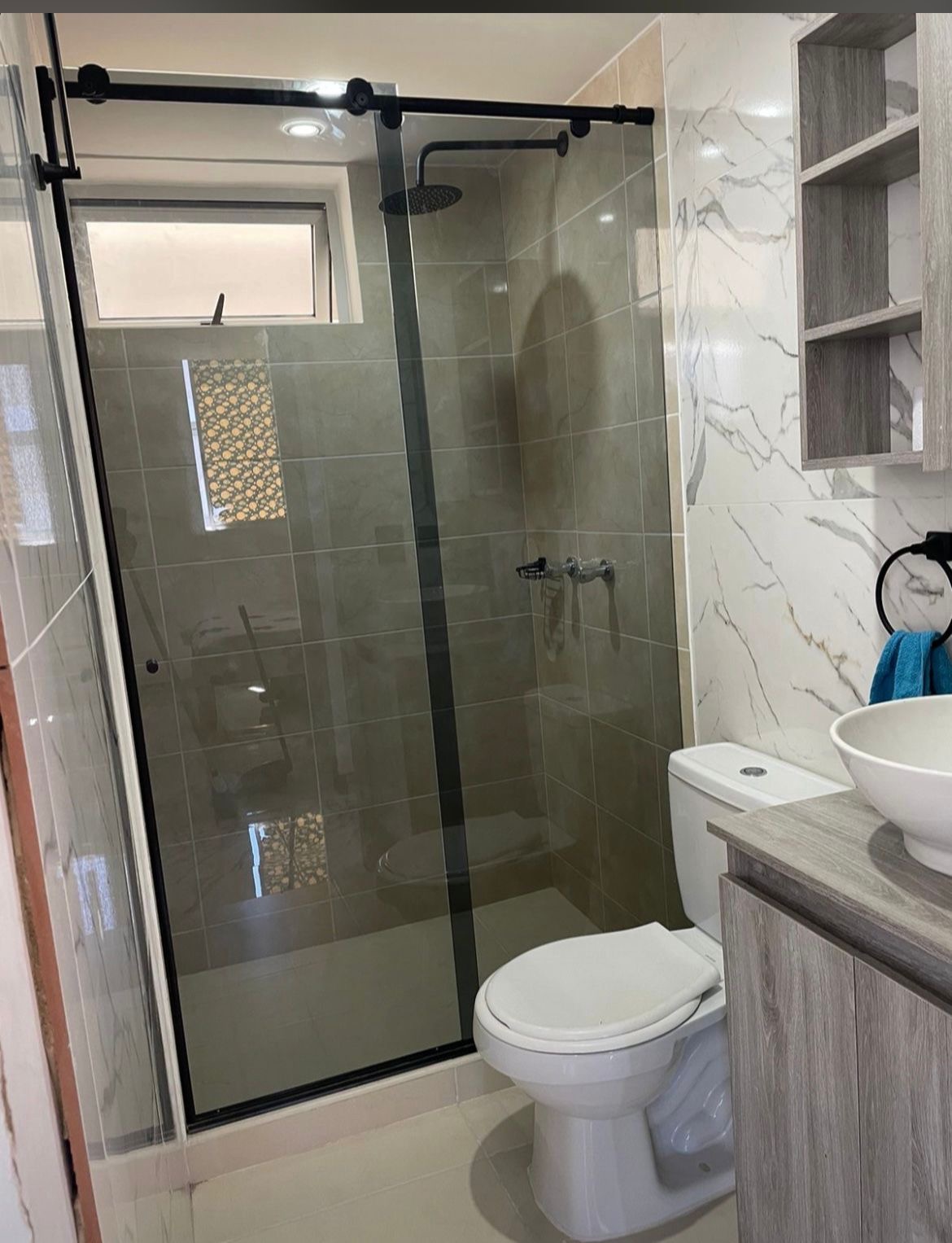 Instalación de vidrios y para división de baño ,espejos,vent