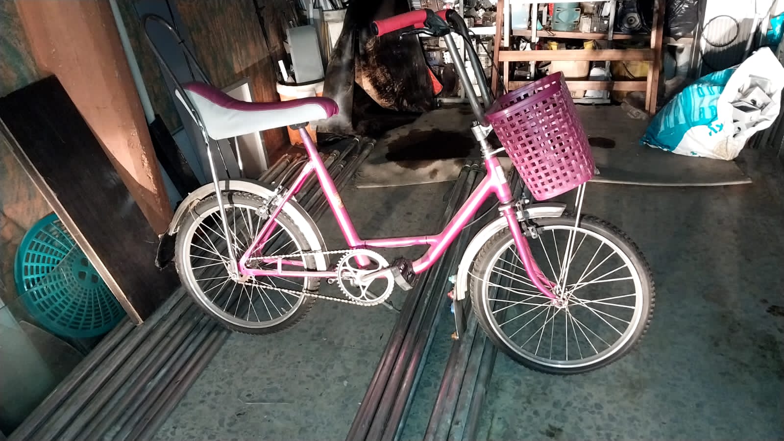 Bicicleta antigua tipo monareta